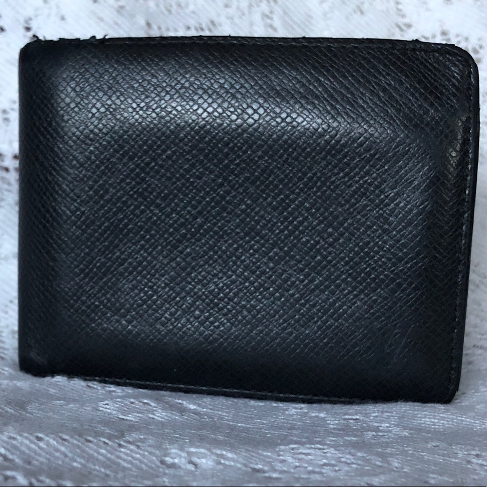 AUTHENTIC Louis Vuitton Taiga Men’s Wallet
